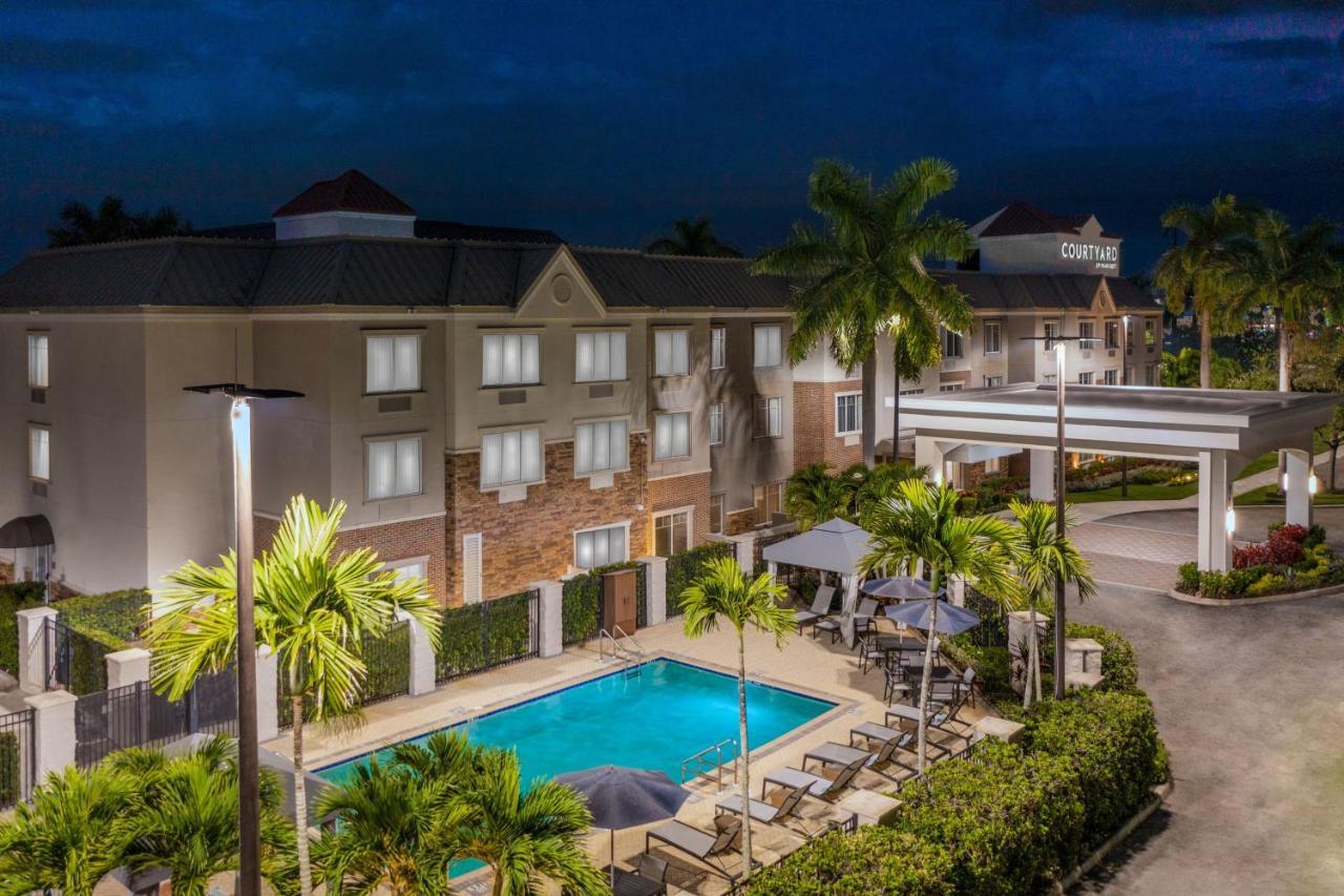 Courtyard By Marriott Sarasota At University Town Center Bagian luar foto